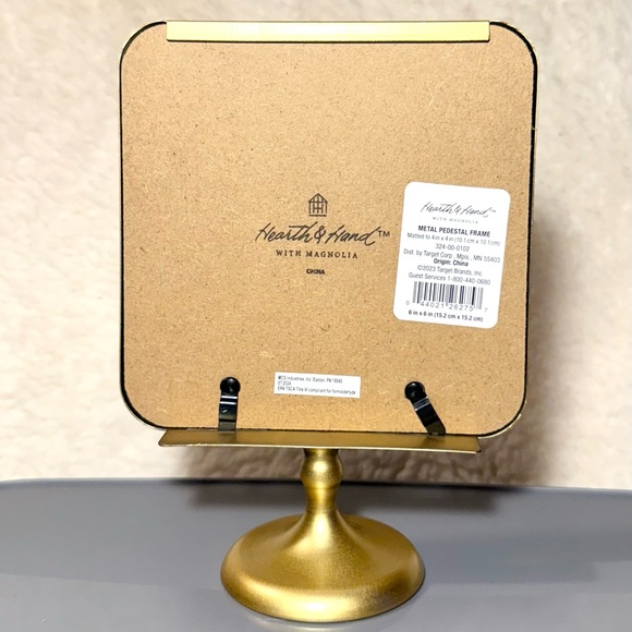 Brass Pedestal Picture Frame Antique Finish - Hearth & Hand with Magnolia NEW - Picture 5 of 5